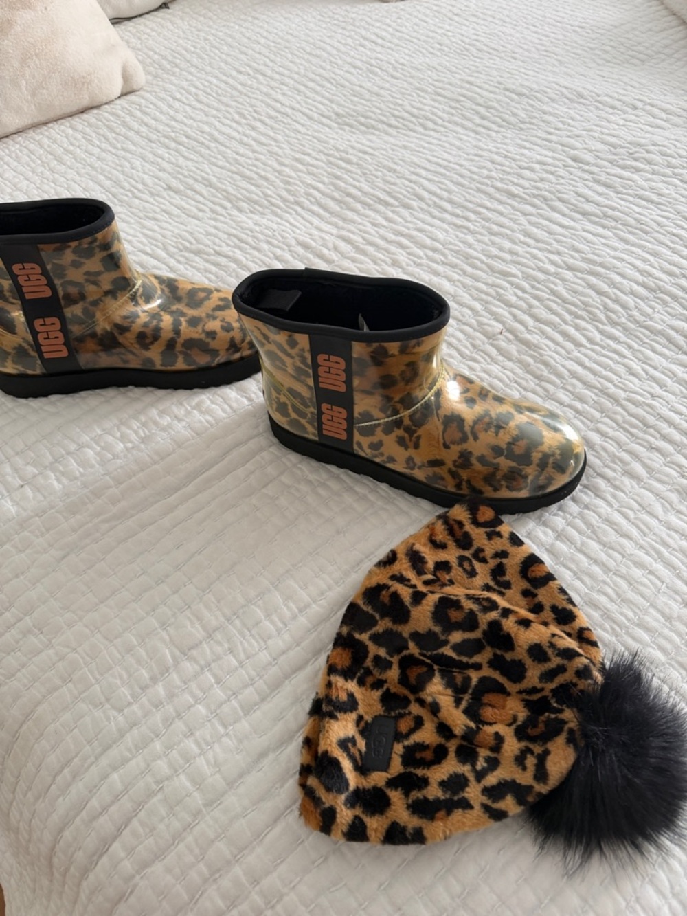 UGG Leopard-Print Short Rain Boots in Tan and Black with new matching fleece hat